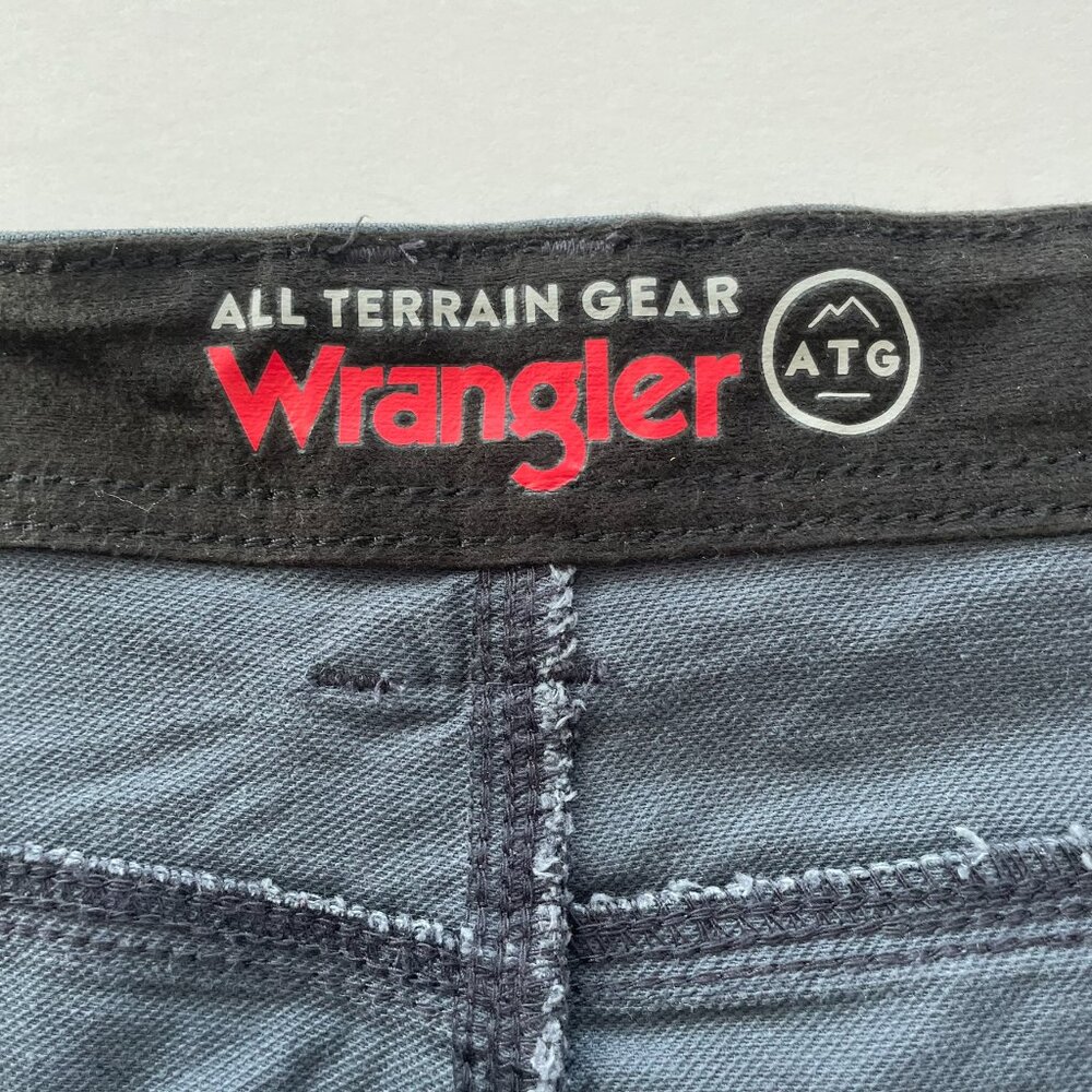 Wrangler All Terrain Gear Men's Shorts Navy Blue Size 44 Regular NWOT - Picture 10 of 11